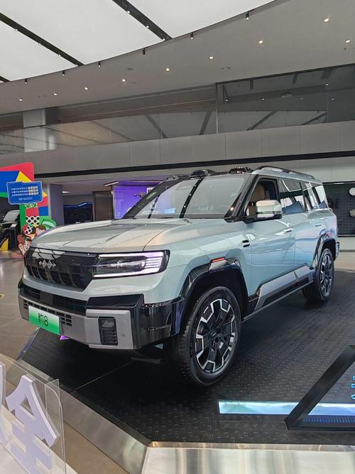 成都55比亚迪方程豹硬派越野的爆款，英菲尼迪35周年与你共成长